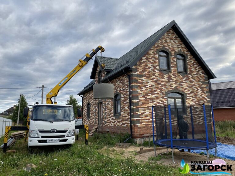 выгрузка колец для колодца манипулятором